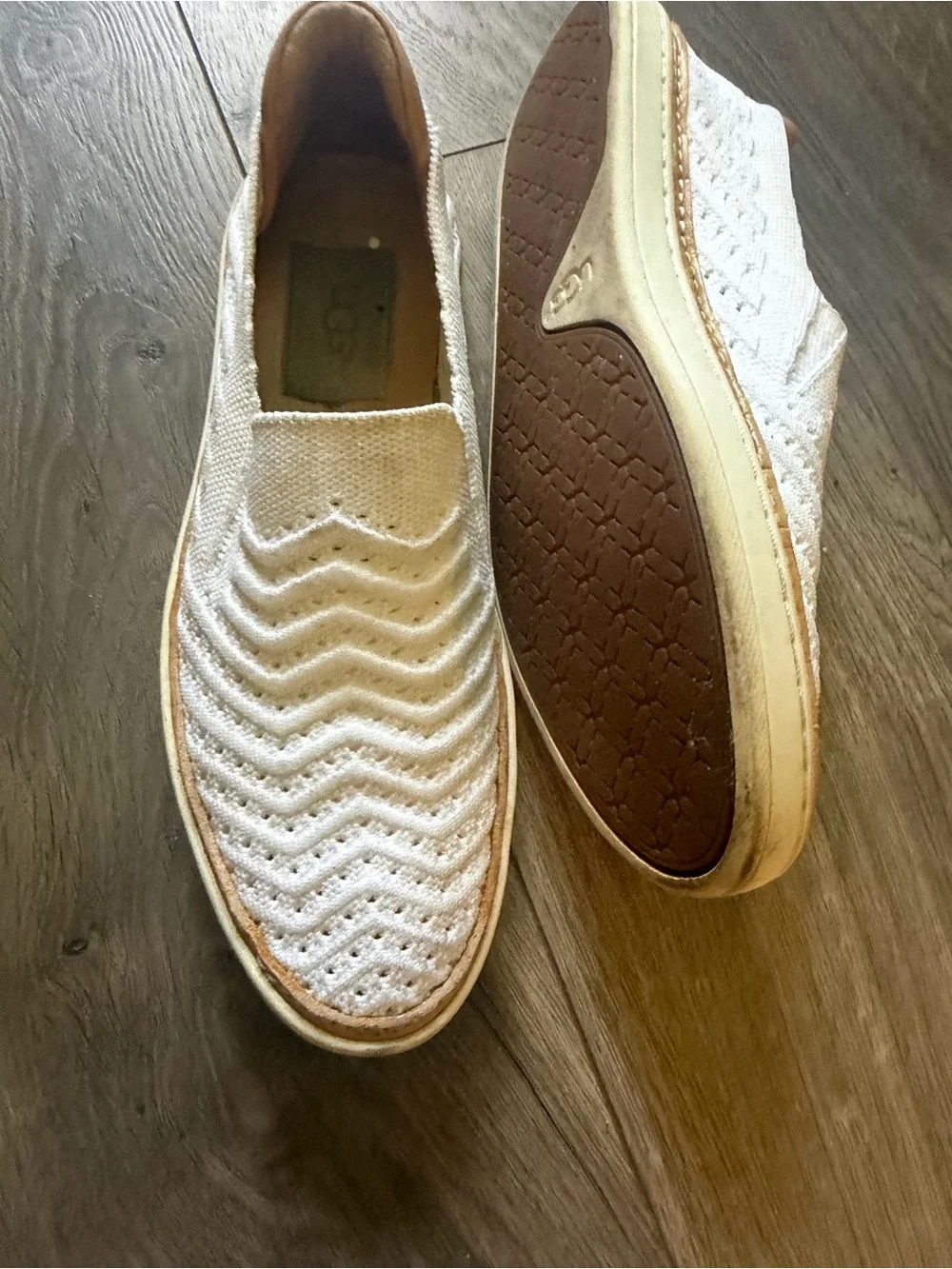 UGG woman  Cream Knit Slip-On Loafers